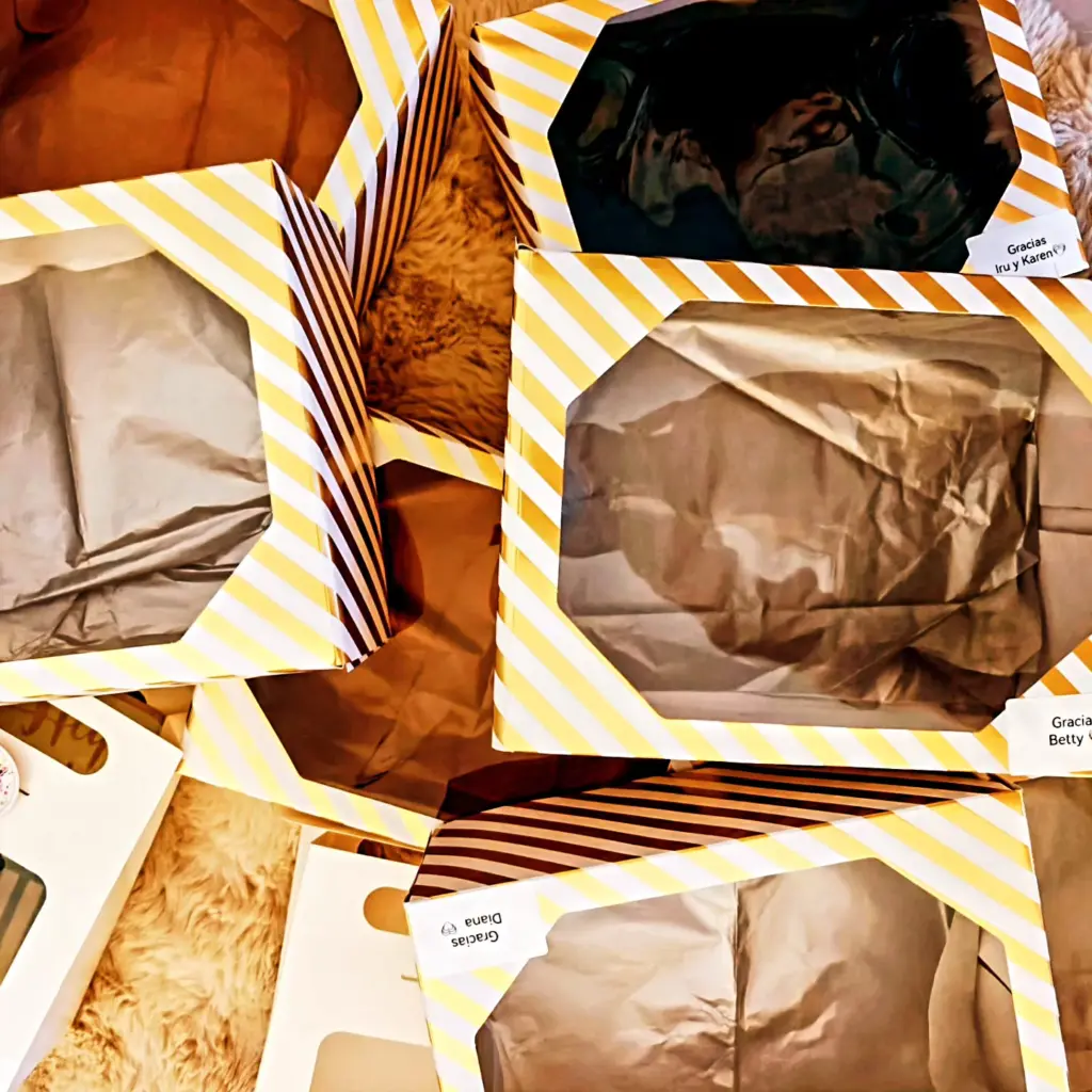 Muchas cajas listas, esperando ser llenadas con tu pedido 📦✨ Empezamos a tomar pedidos a todo el pa&iacute;s 🇮🇱 Hac&eacute; el tuyo en 👉 https://vajula.com/� &iexcl;Arrancamos! 🚀 המון קופסאות מחכות להתמלא בהזמנה שלך 📦✨ התחלנו לקבל הזמנות לכל רחבי הארץ 🇮🇱 אפשר להזמין כאן 👉 https://vajula.com/� יצאנו לדרך! 🚀