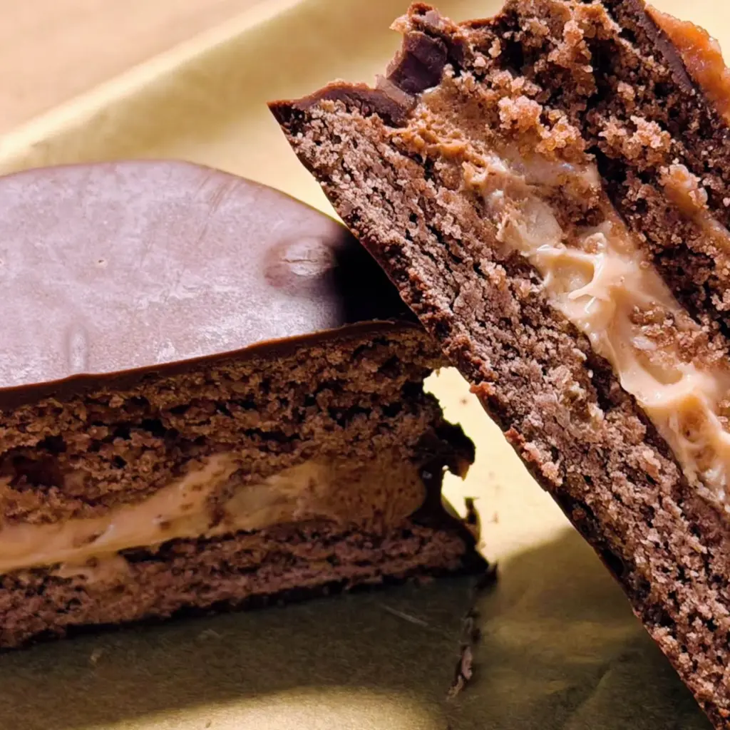 Qu&eacute; ricos son nuestros alfajores!! כל כך טעימים האלפחורס שלנו מה נעשה!!!