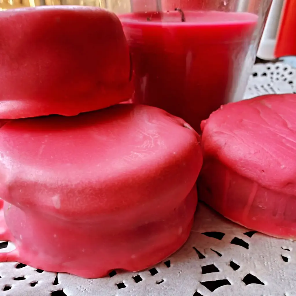 Rojos. Intensos. Diferentes. ❤️ Lo cl&aacute;sico es lindo&hellip; pero atreverse es mejor. אדומים. עוצמתיים. שונים. ❤️ הקלאסי יפה&hellip; אבל להעז זה טוב יותר.